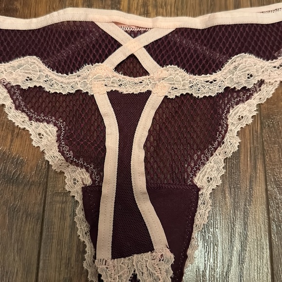 NWT- Victoria’s Secret Thong- Small - Picture 4 of 6